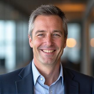 Portrait souriant de Jean-Luc Dubois, PDG et co-fondateur de Vialis.